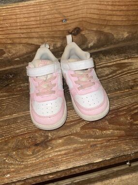 Nike toddler 8c. Signs of wear shown in pictures.